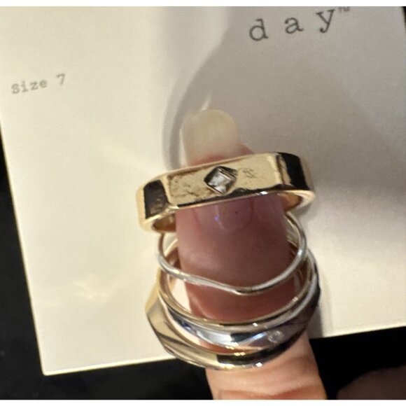 A NEW DAY SET OF 5 BAND GOLD SILVER TONE CZ CRYSTAL SIZE 7 WOMENS RINGS - Picture 2 of 7